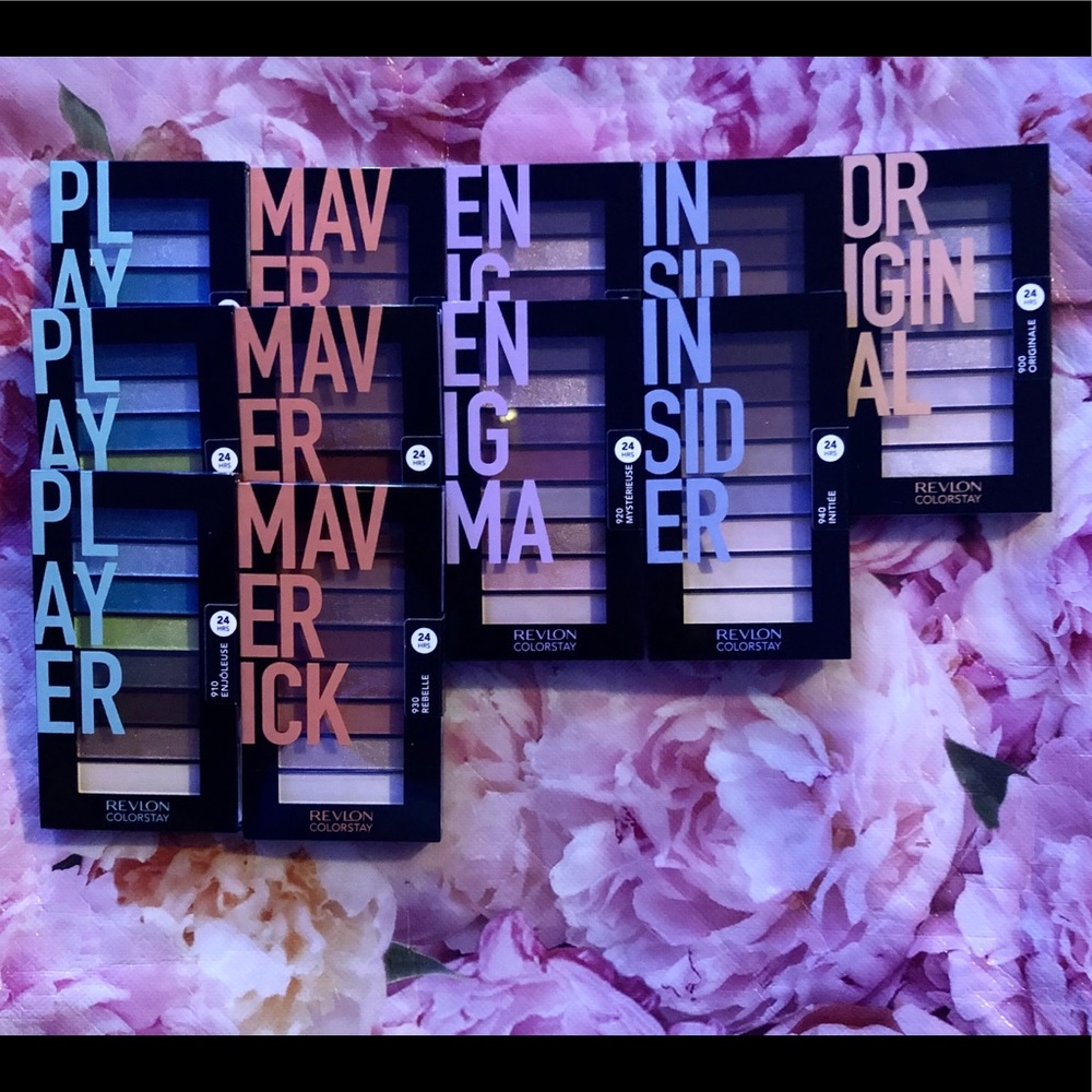 SOLD 🌸 Revlon Colorstay Look Book Eye Shadow